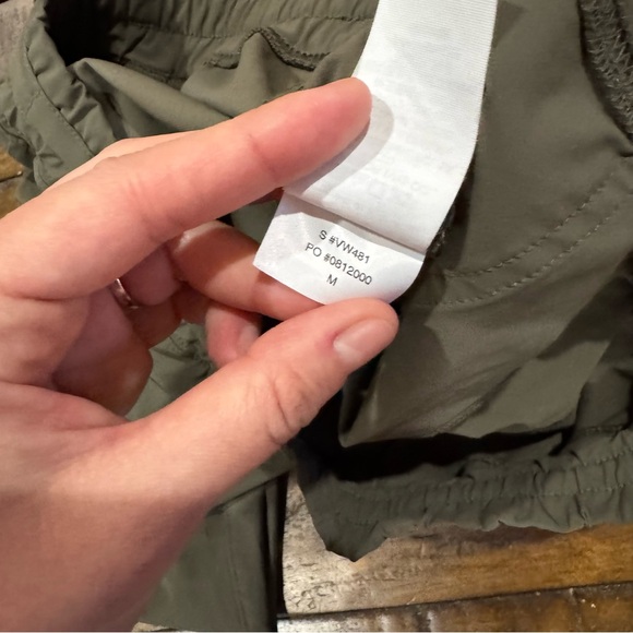 Vuori Women's Miles Oregano Green Athletic Outdoors Active Joggers Size Medium - Picture 6 of 16